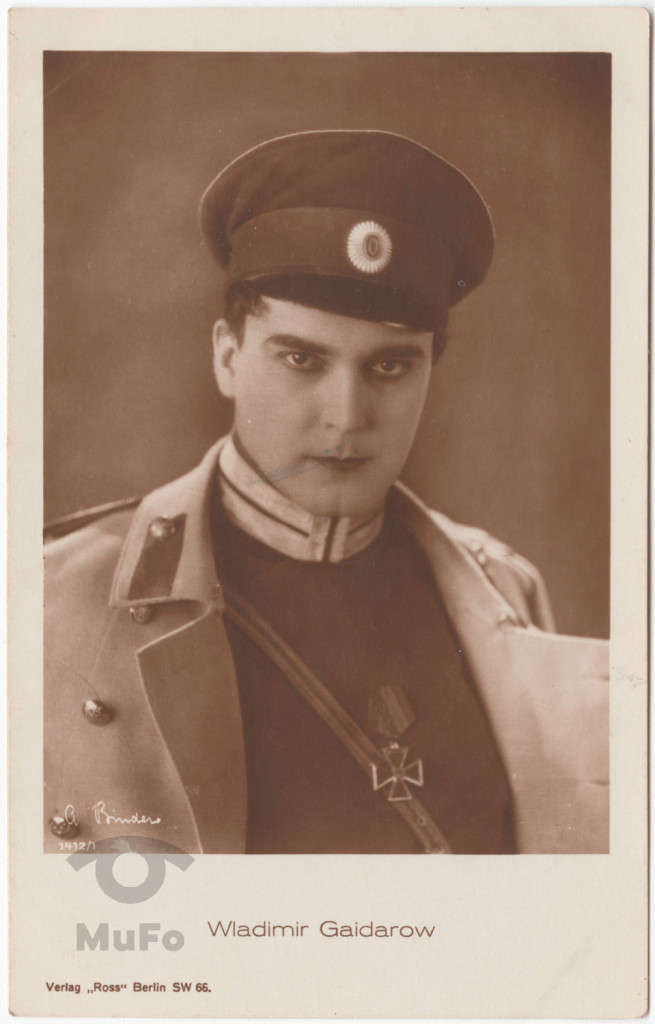 aktor Wladimir Gaidarow w mundurze scena  filmowa. (?) , portret