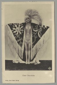 Ossi Oswalda w stroju estradowym