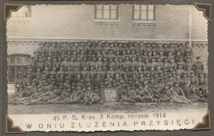 Portret zbiorowy, żołnierze - 45. Pułk Strzelców Kresowych,  3. Kompania, rocznik 1914.