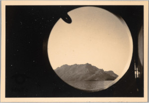 Wyspa Chios w widoku przez bulaj statku