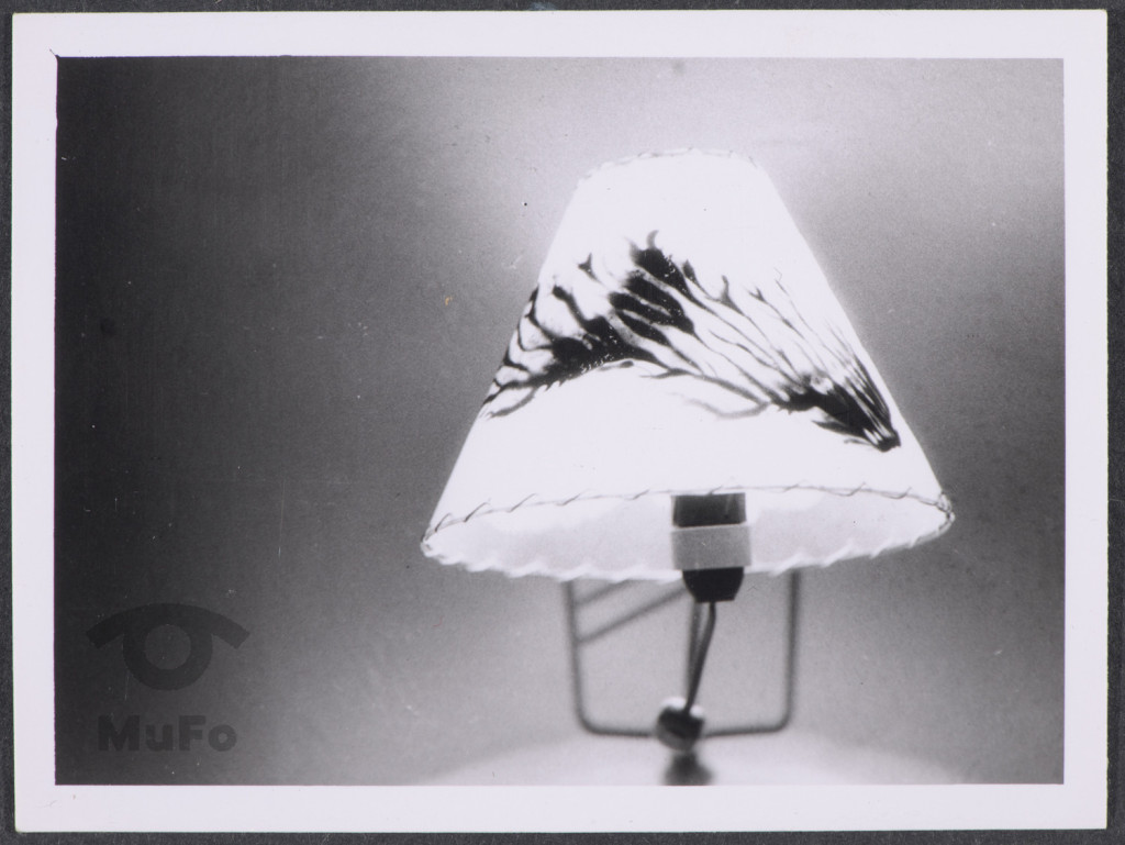 Zapalona lampa elektryczna