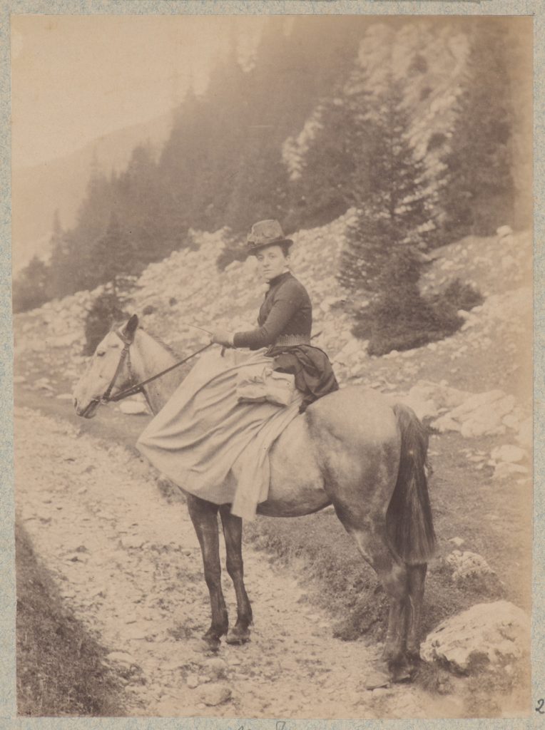 Maria Zamoyska, portret konno w plenerze