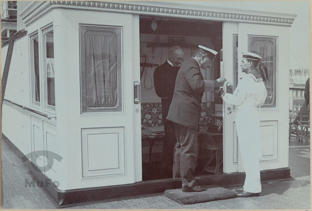 Cesarz Wilhelm II na pokładzie jachtu "Hohenzollern" - degustacja posiłku załogi
