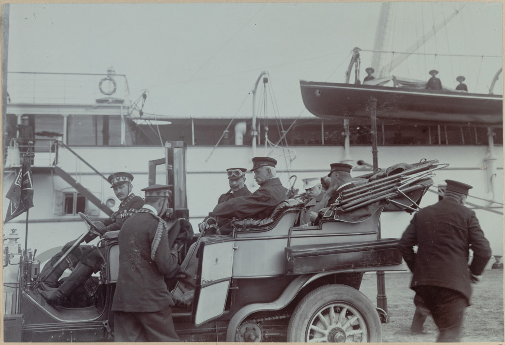 Wilhelm II w automobilu wraz ze swymi dygnitarzami, port w Świnoujściu