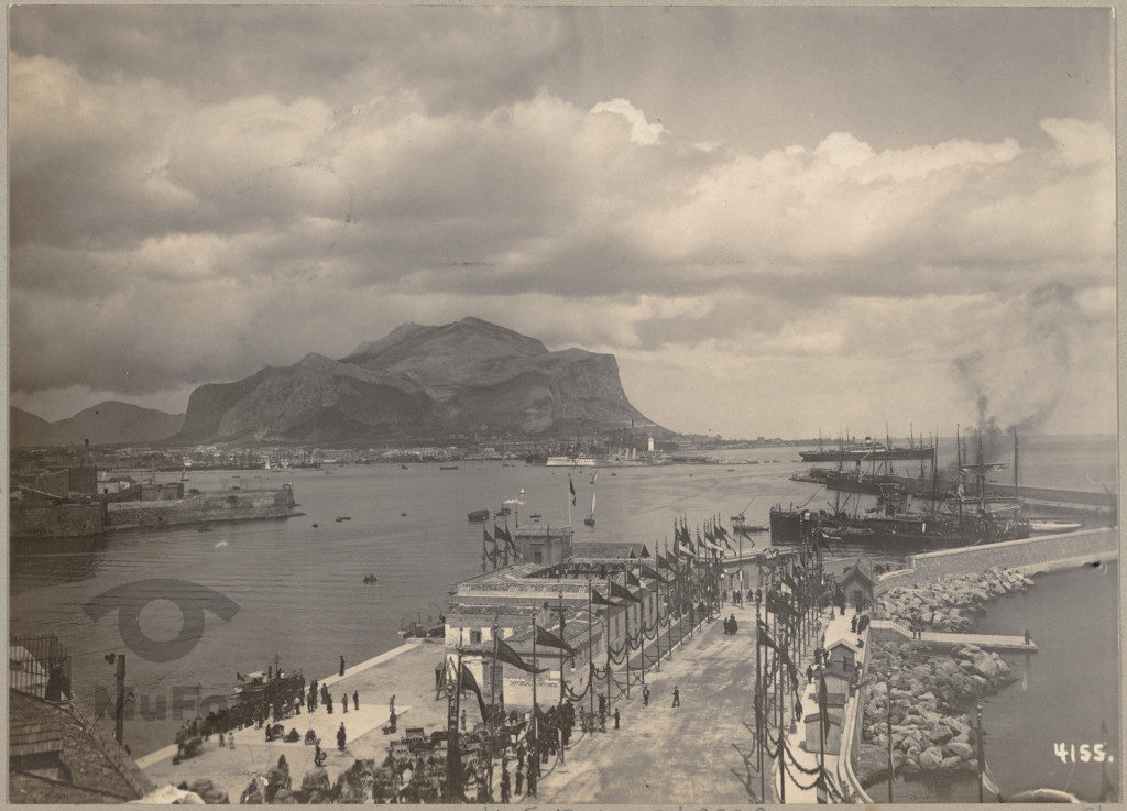 Port w Palermo widok na zatokę i górę Pellegrino