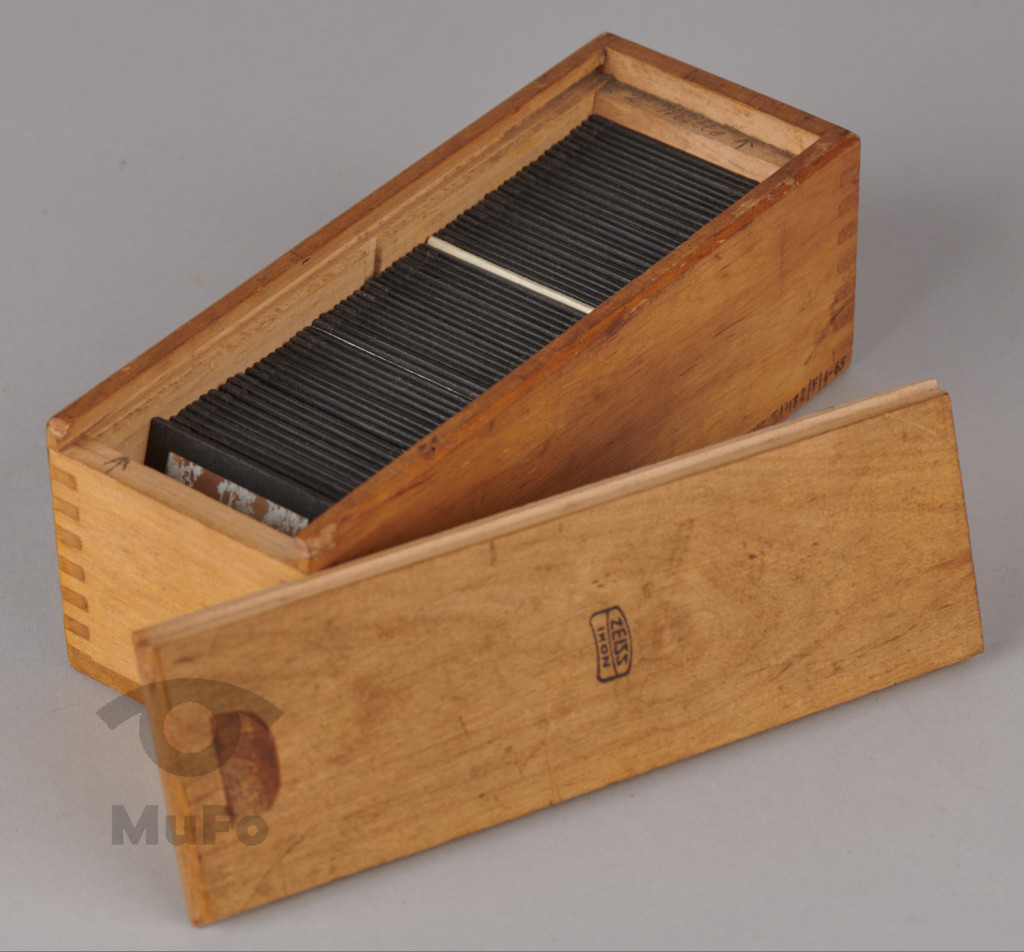 Zbiór 65 barwnych przezroczy z krajobrazami, architekturą