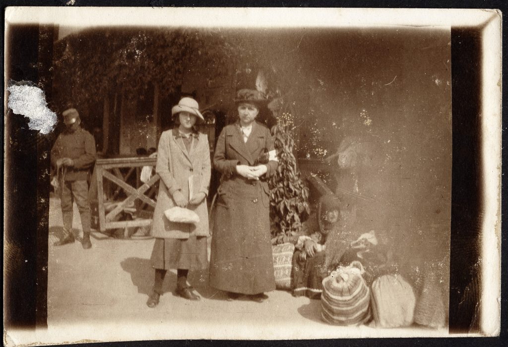 Felled, stacja kolejowa, dwie kobiety