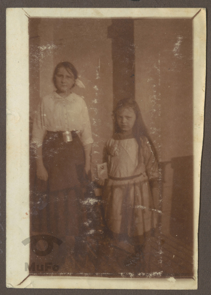 Rima Szombał i dziewczynka, portret