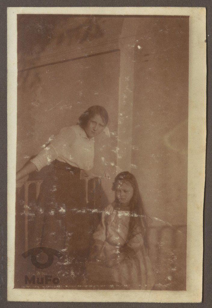 Rima Szombał i dziewczynka, portret