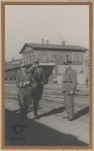 Cieszyn, dworzec, trzej oficerowie WP