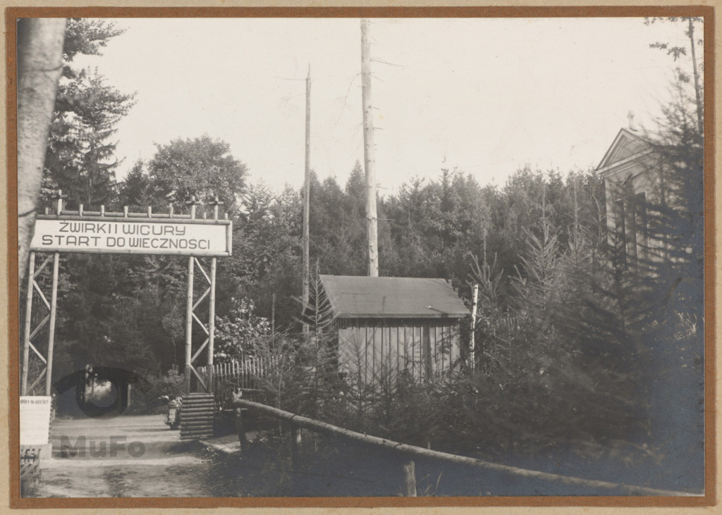 Cierlicko, cmentarz lotników, brama