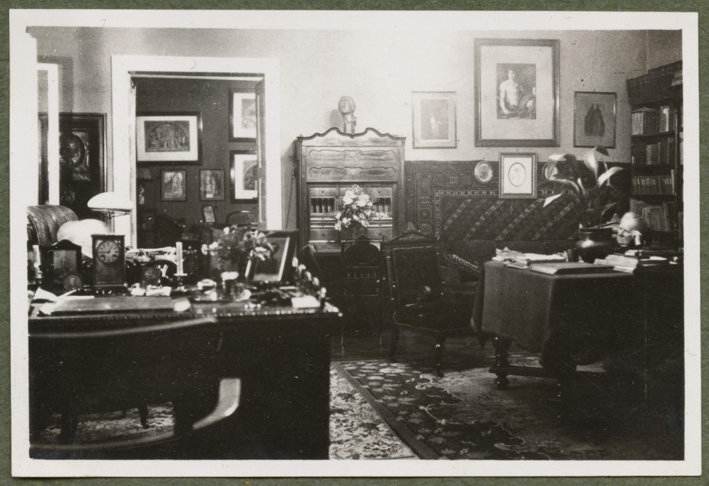 Biblioteka w mieszkaniu Adama Podwina, ul. Kanonicza 7, Kraków