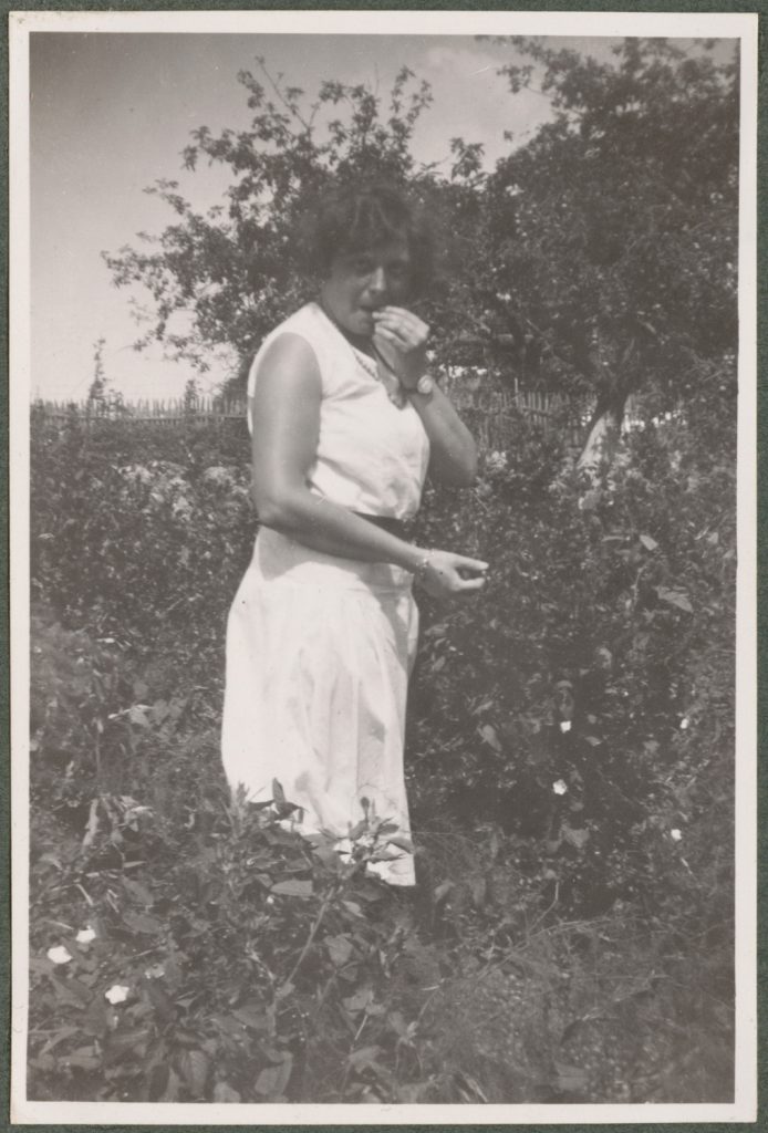 Helena Szlachtowska, portret w plenerze