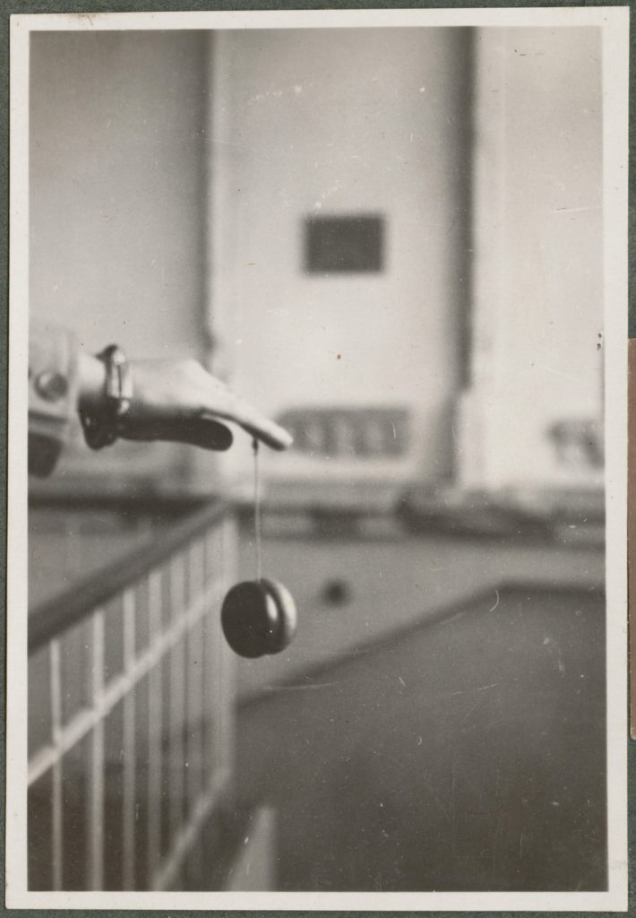 Ręka trzymająca jojo