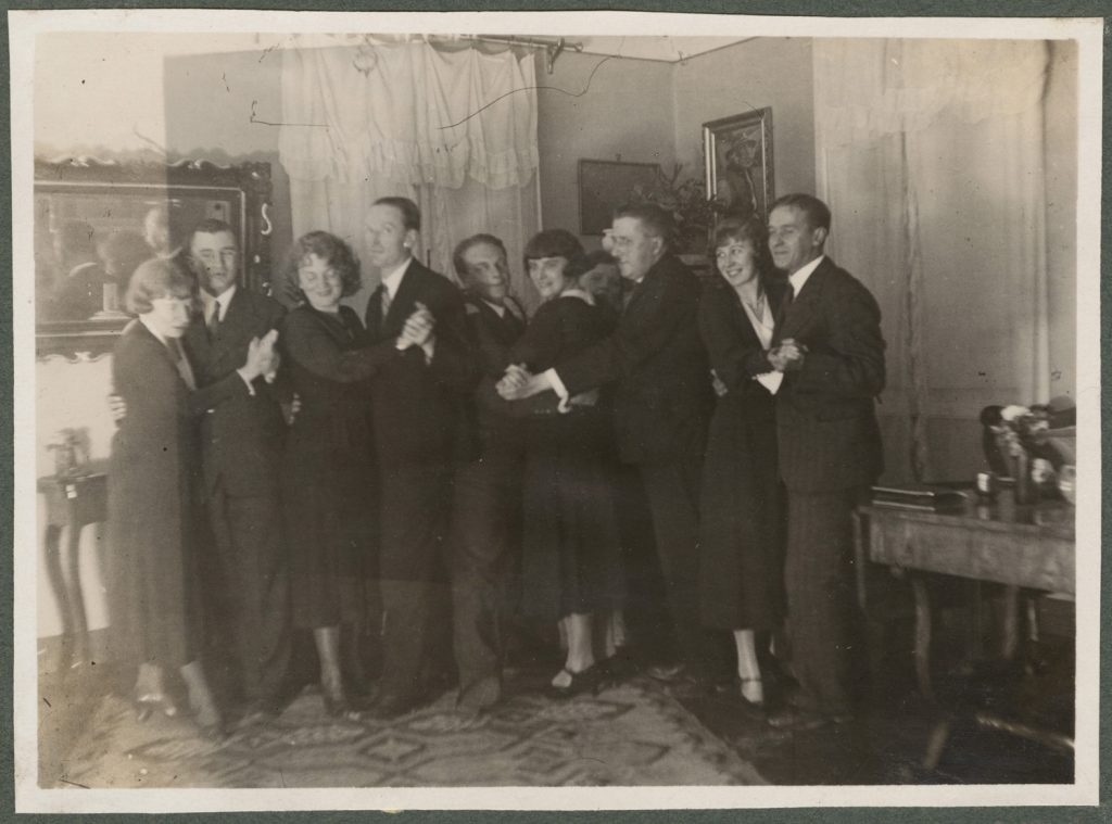 Tańczący goście Karyłowskich, portret zbiorowy