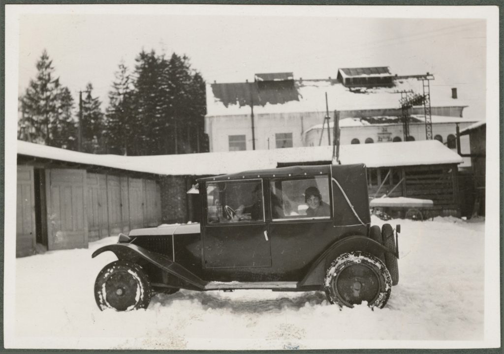 Zofia Mussilowa w samochodzie, portret w Zakopanem