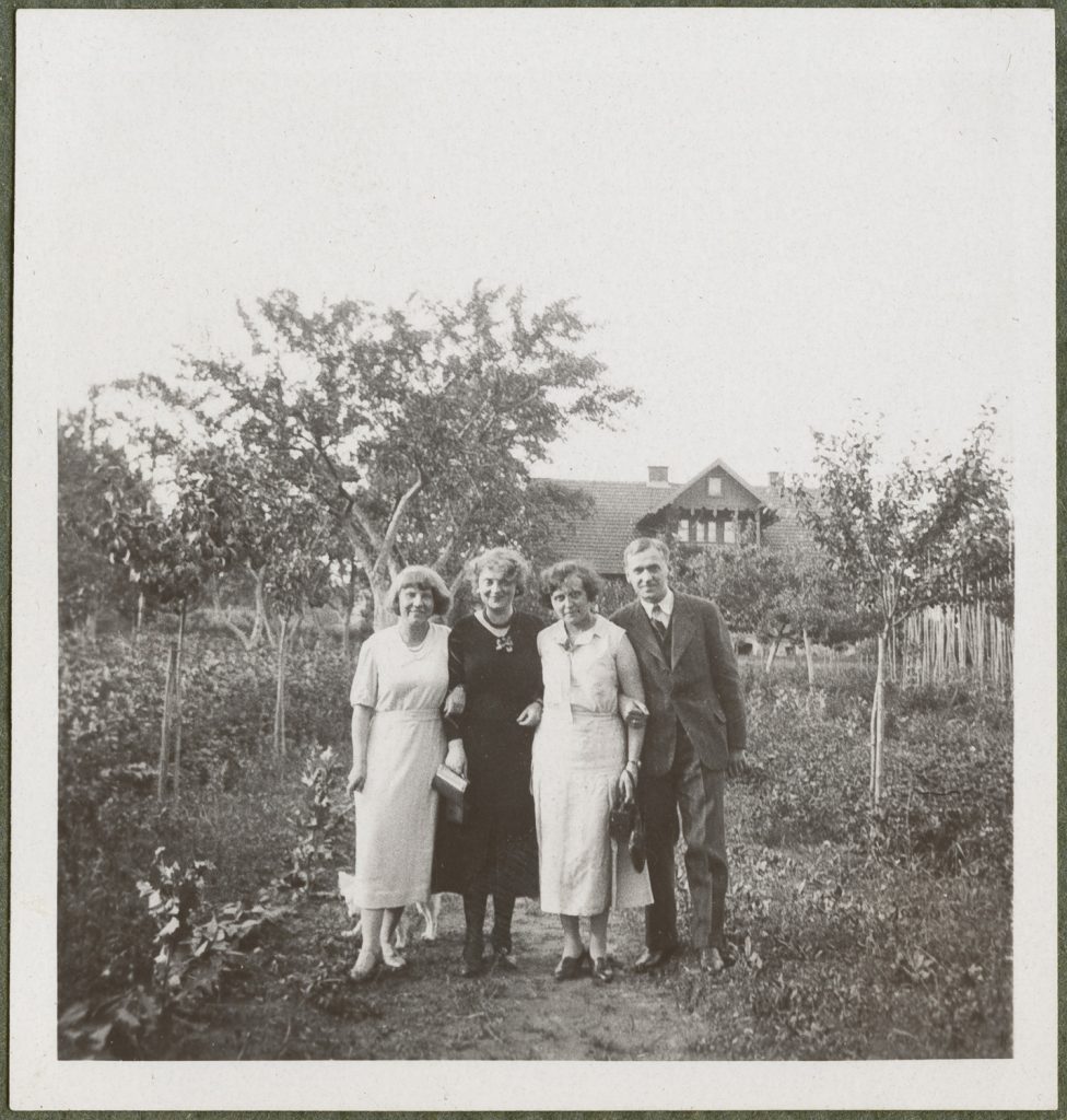 Goście Karyłowskich, portret w plenerze