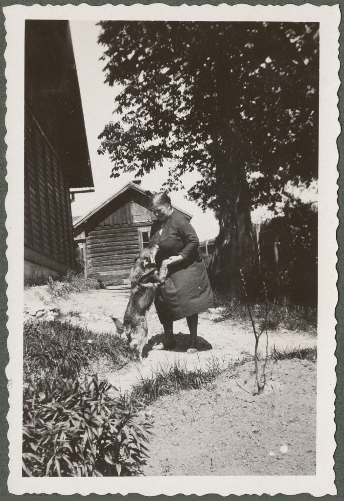 Helena Kosińska z psem, Rudawa