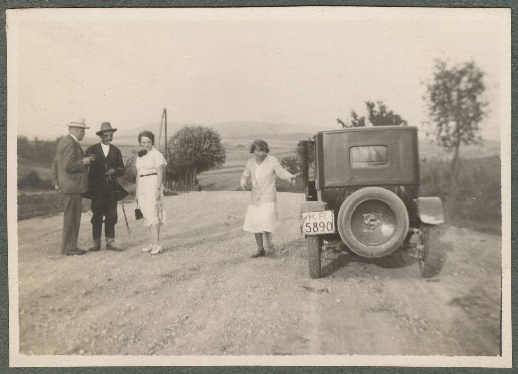 Karyłowscy i Mussilowie, portret zbiorowy w plenerze