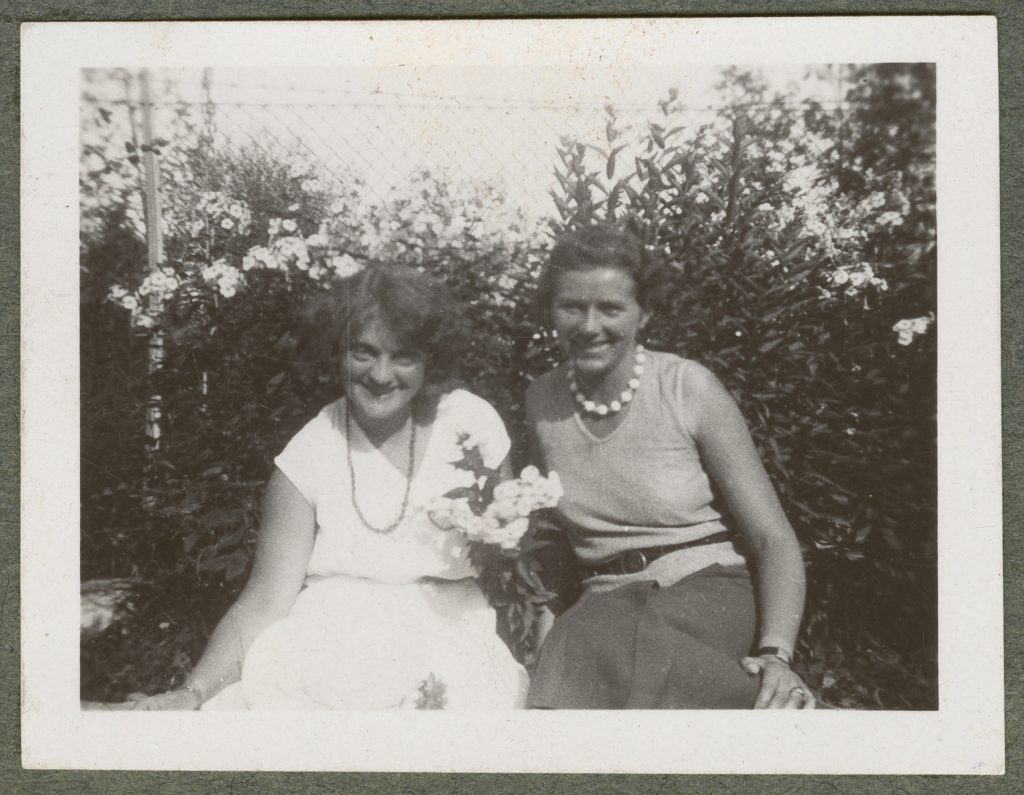 Dwie kobiety, portret w plenerze