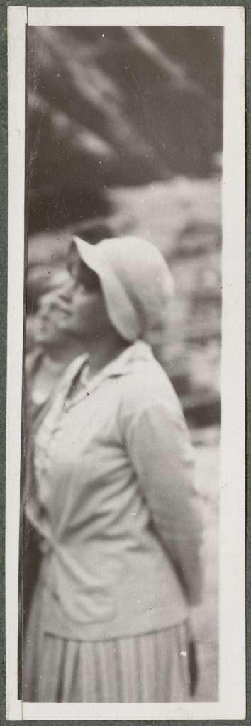 Zofia Mussilowa nad Morskim Okiem, portret w plenerze