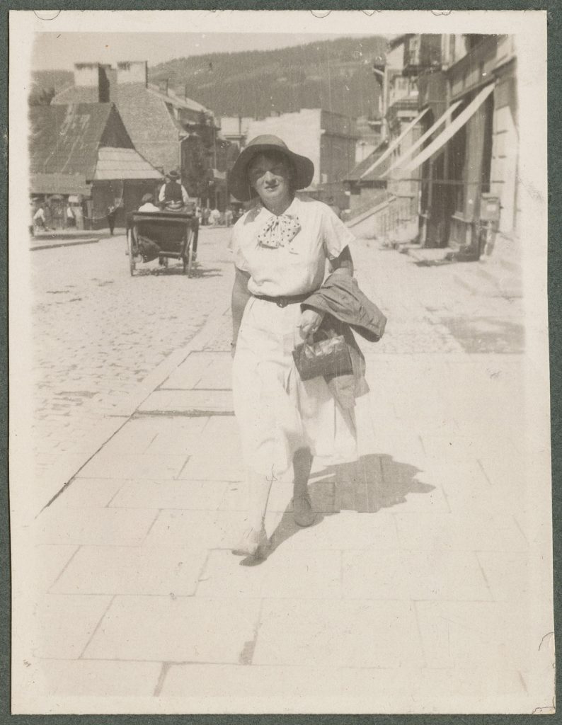 Zofia Mussilowa na Krupówkach, portret w plenerze