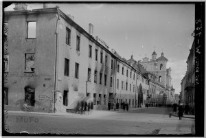 Wilno, ulica Dominikańska, Magistrat w ruinie