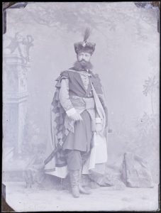 Mężczyzna z bujną brodą w stroju polskim, portret