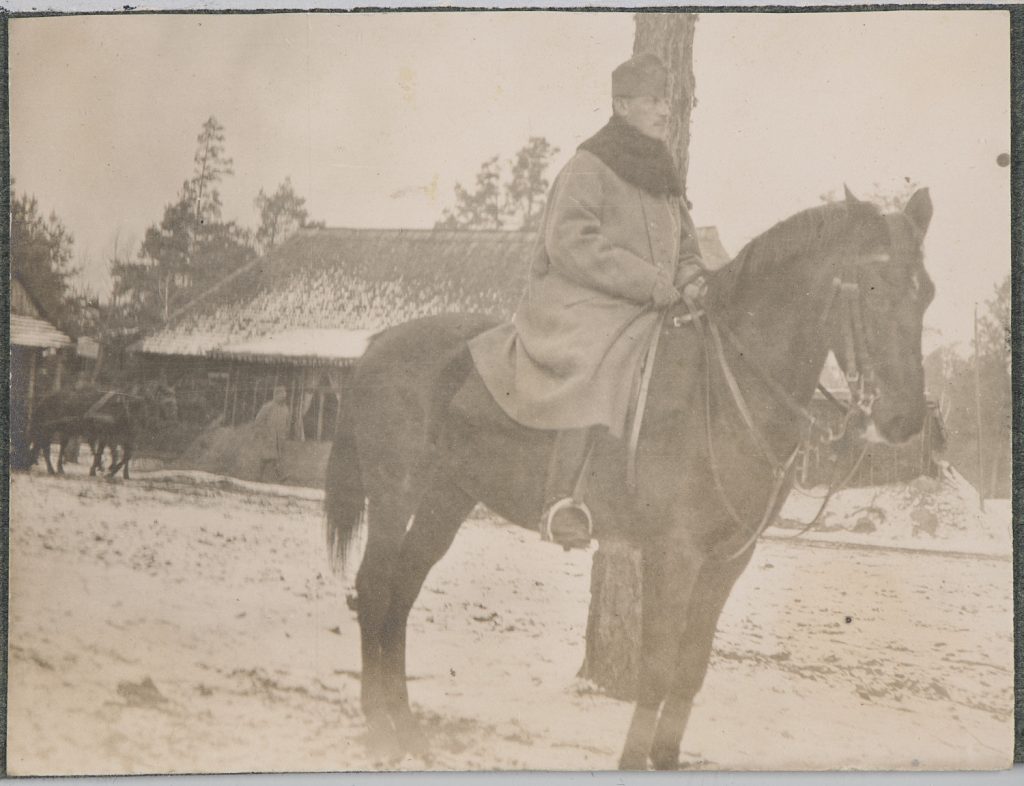 Oficer armii Austro-Węgier na koniu, portret