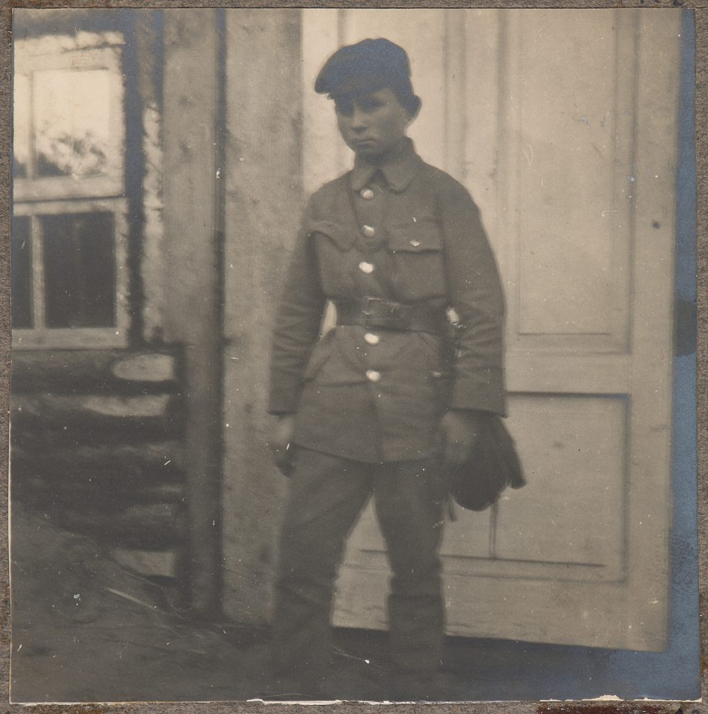 Chłopiec w mundurze, portret
