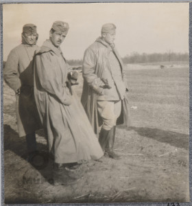 Kołki, żołnierze armii Austro-Węgier na polu, w zimowym umundurowaniu, portret