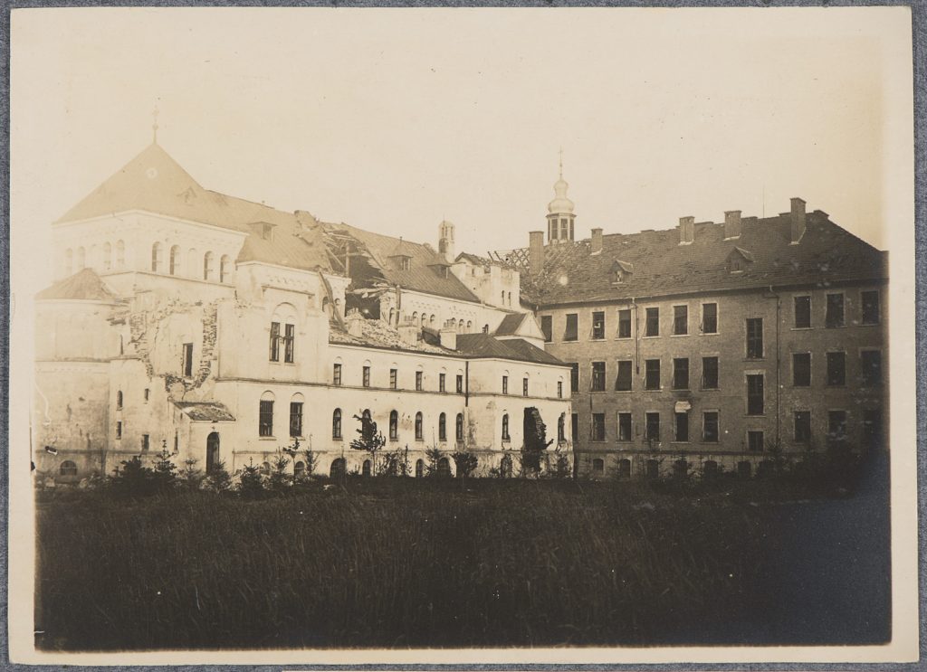 Zbylitowska Góra, zniszczony klasztor Sióstr Sacré Coeur