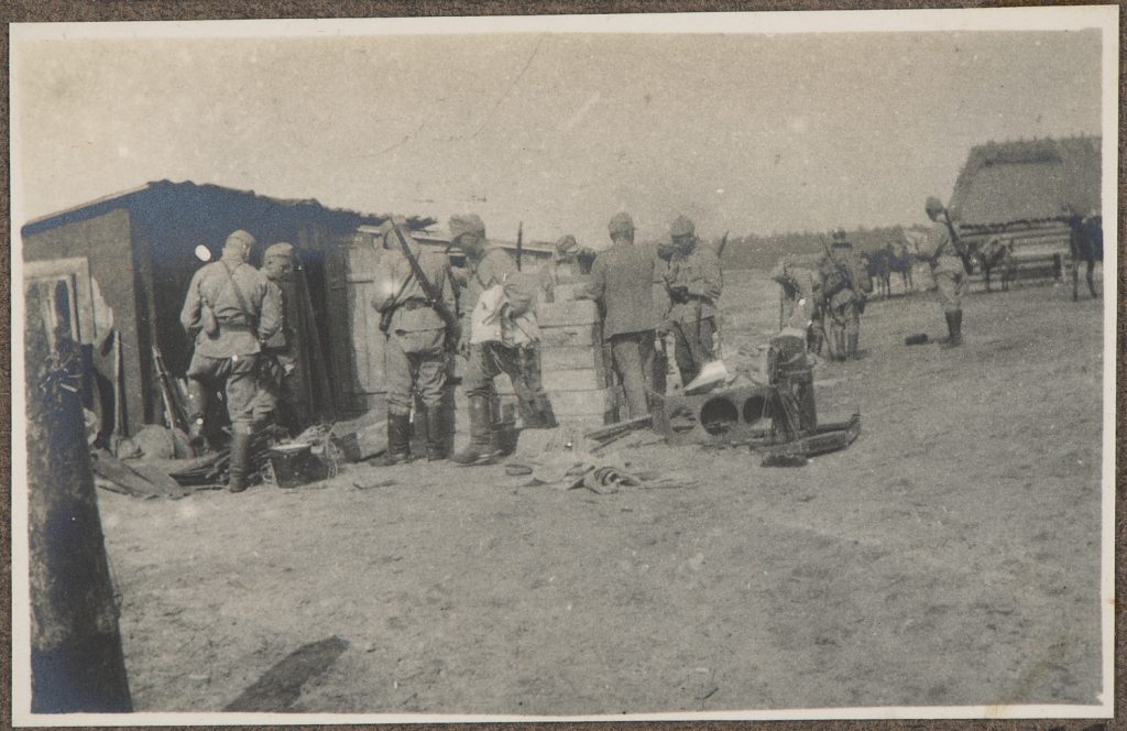 Dęblin, przegląd zdobytych rosyjskich magazynów przez żołnierzy Austro-Węgier