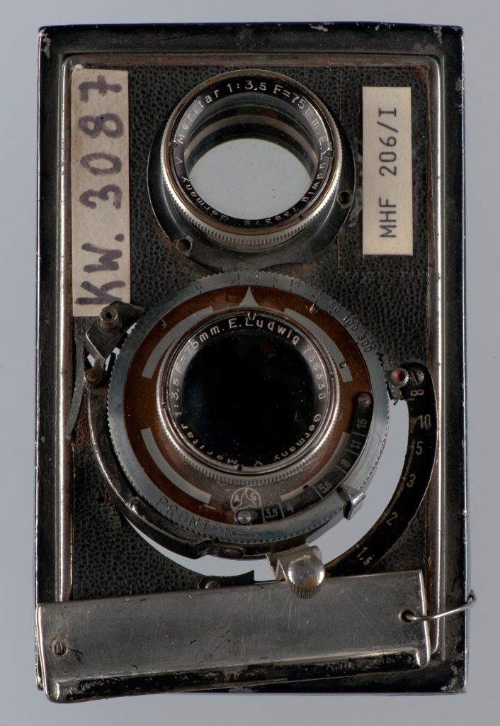 Aparat fotograficzny,  Reflekta II - czołówka z obiektywami